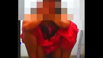 Репетитор заметил, что молодая студенточка без трусов и соблазнил ее на секс